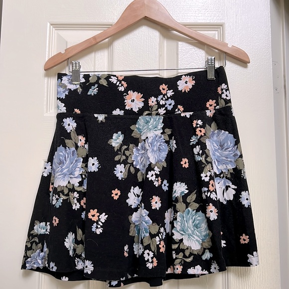Garage Floral Black Stretch Mini Skirt Women’s Size M - Picture 3 of 4